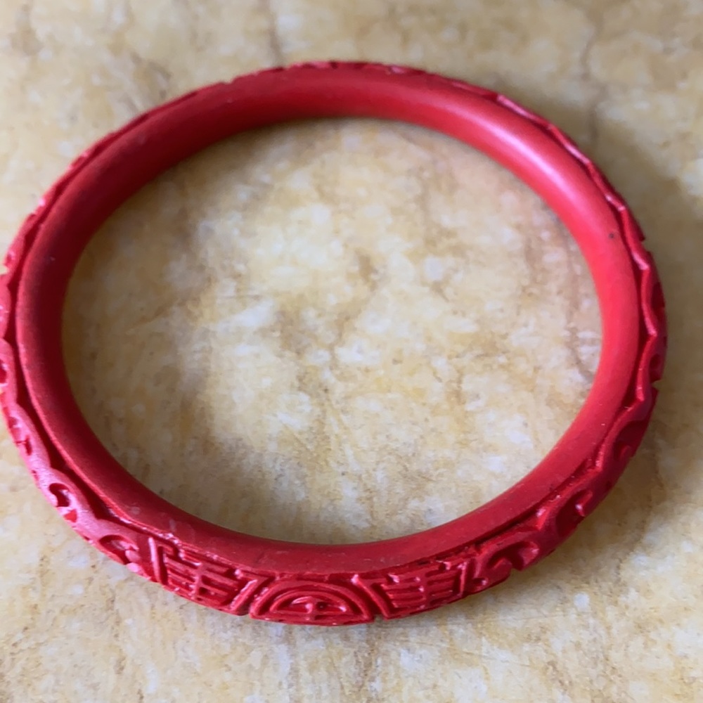 Vintage engraved cinnabar bangle - Picture 3 of 5